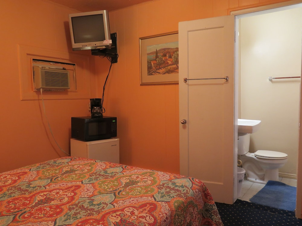Pillow Talk Motel - photo 10
