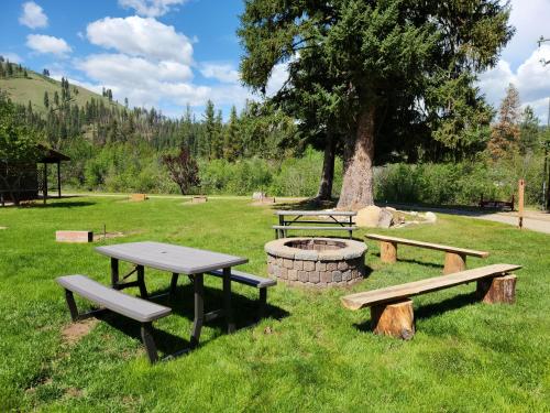 Southfork Lodge Riverside Inn - photo 11