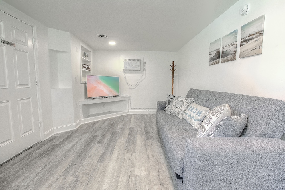 Daytona Shores Inn & Suites - photo 28