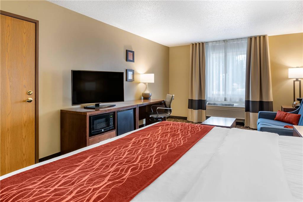 Comfort Inn Dyersville Near Field of Dreams - photo 9