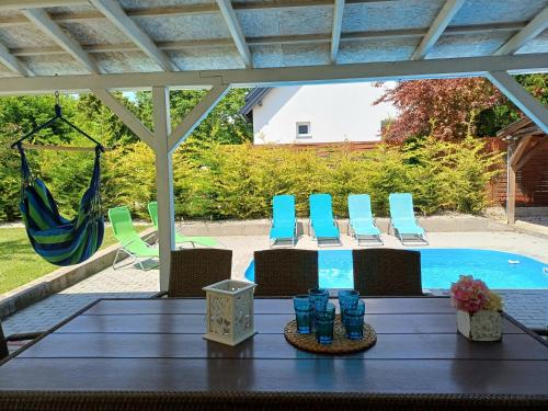 Oliva 8 fős Balatoni Nyaraló — 4-Star Luxury Hotel in Balatonkenese, Hungary