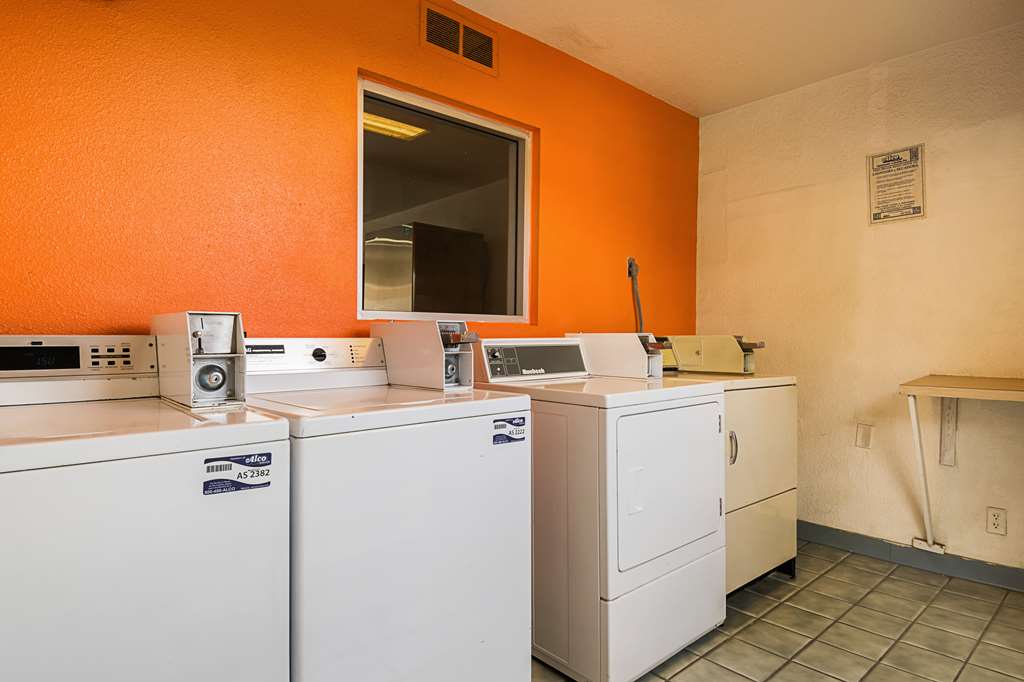 Motel 6 Lost Hills CA - photo 29