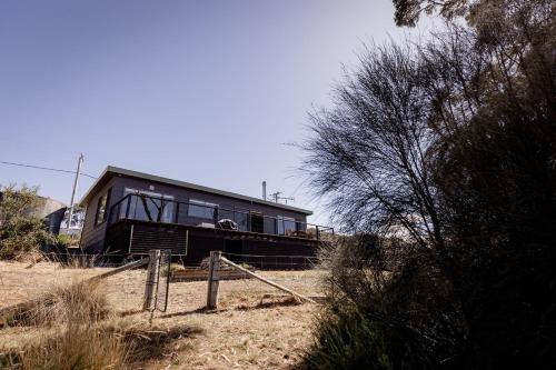 'Lazy Susan 's ' Waterfront Shack - last minute hotel in Unknown City
