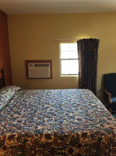 GreenLawn Motel - photo 10