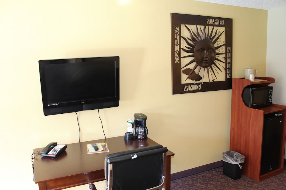 Lamplighter Inn & Suites South - photo 23