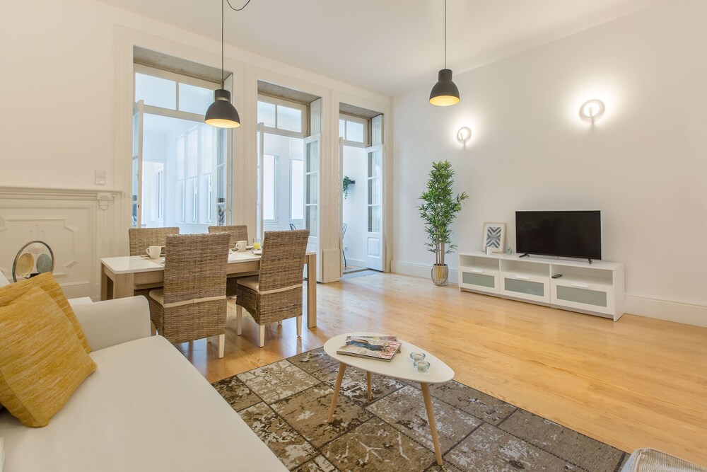 Santa Catarina Downtown Flat — 4-Star Luxury Hotel in Porto, Portugal