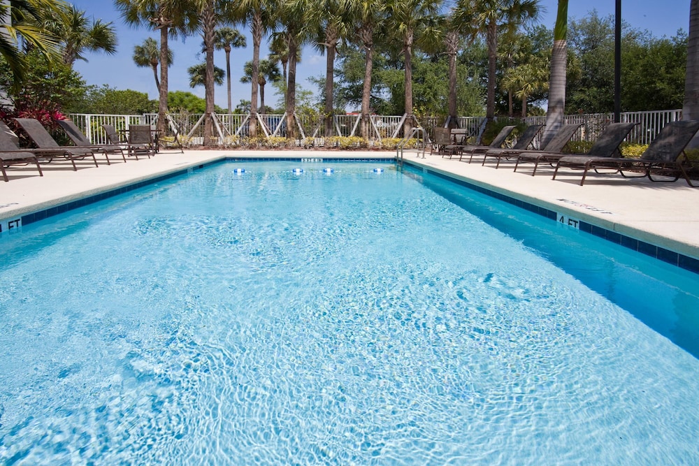 Holiday Inn Express & Suites West Palm Beach Metrocentre by IHG - photo 49