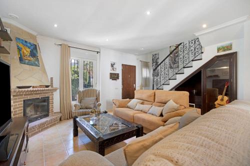 Villa Viruta — 4-Star Luxury Hotel in El Bosque, Spain