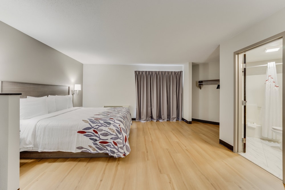 Red Roof Inn & Suites Newport Middletown RI - photo 15