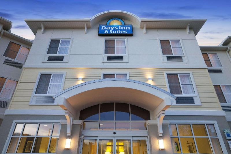 Sleep Inn & Suites Altoona North - photo 4