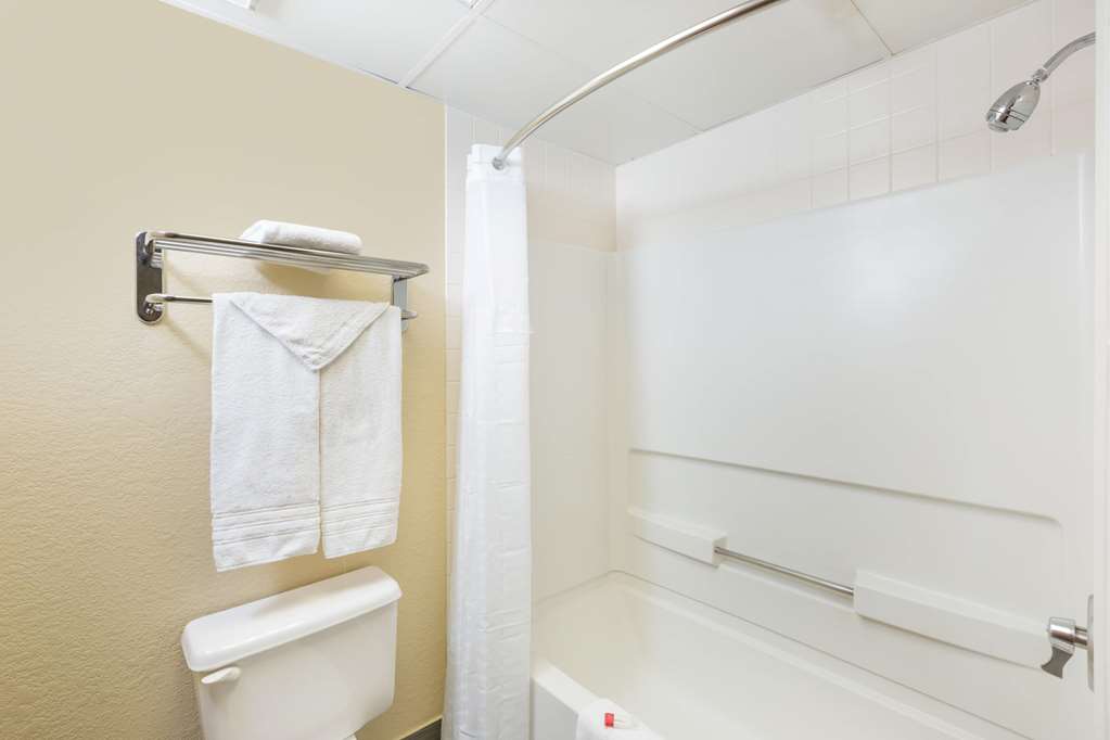 Super 8 by Wyndham Wichita North - photo 12