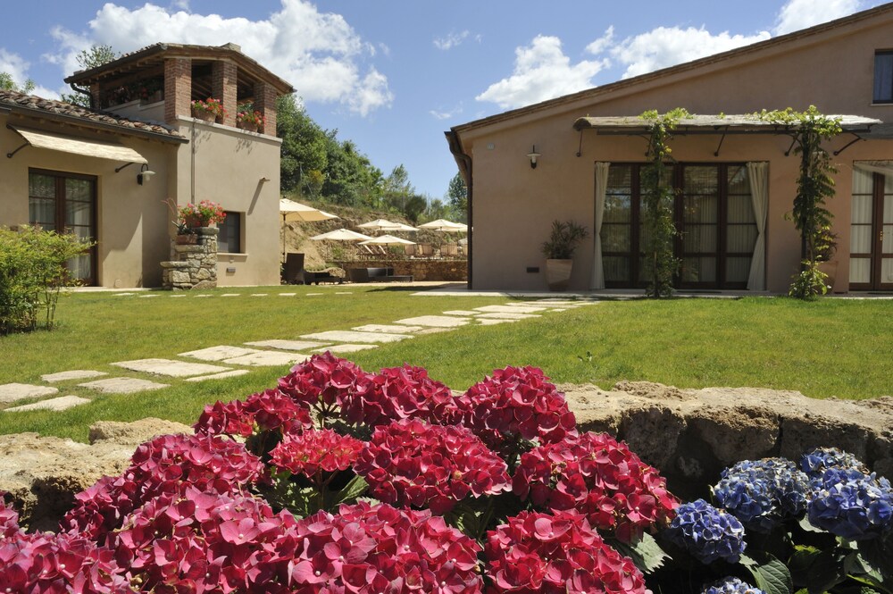 Molino Della Lodola — 4-Star Luxury Hotel in Rapolano Terme, Italy