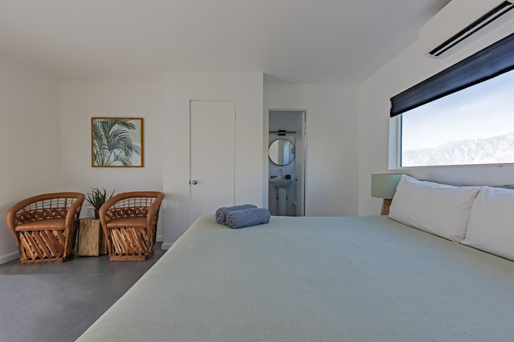 Desert Hot Springs Inn - photo 13