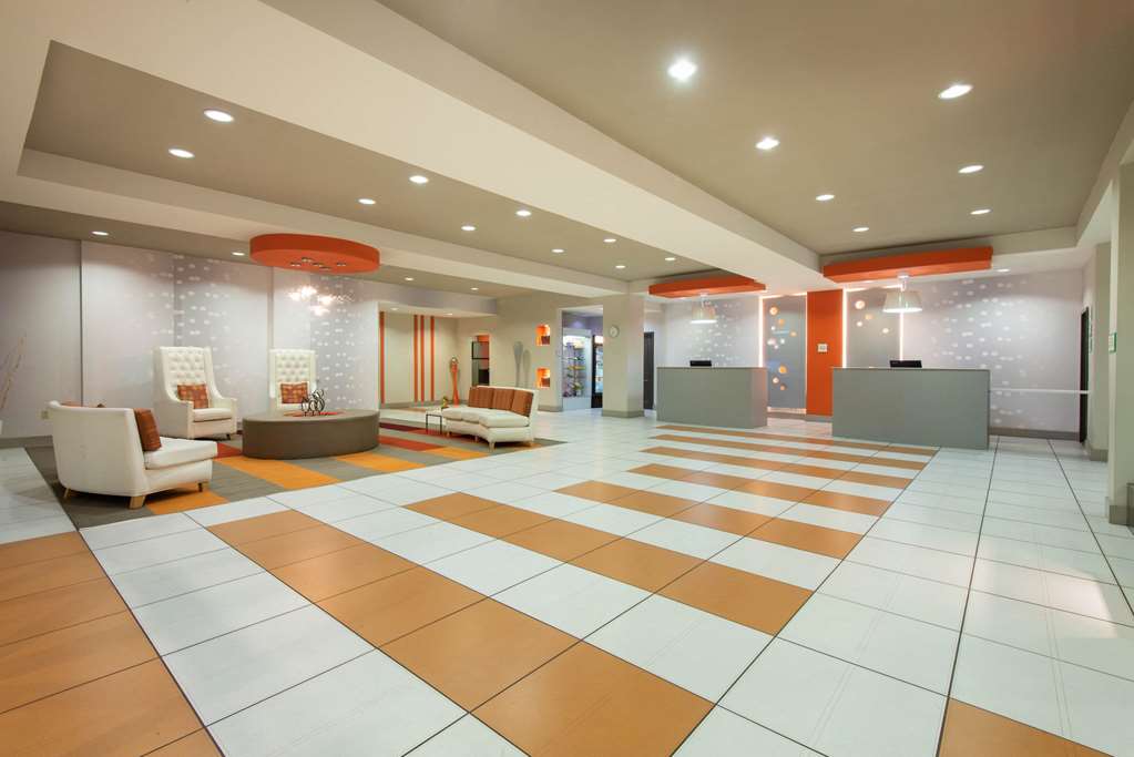 La Quinta Inn & Suites by Wyndham Harrisburg Hershey - photo 7