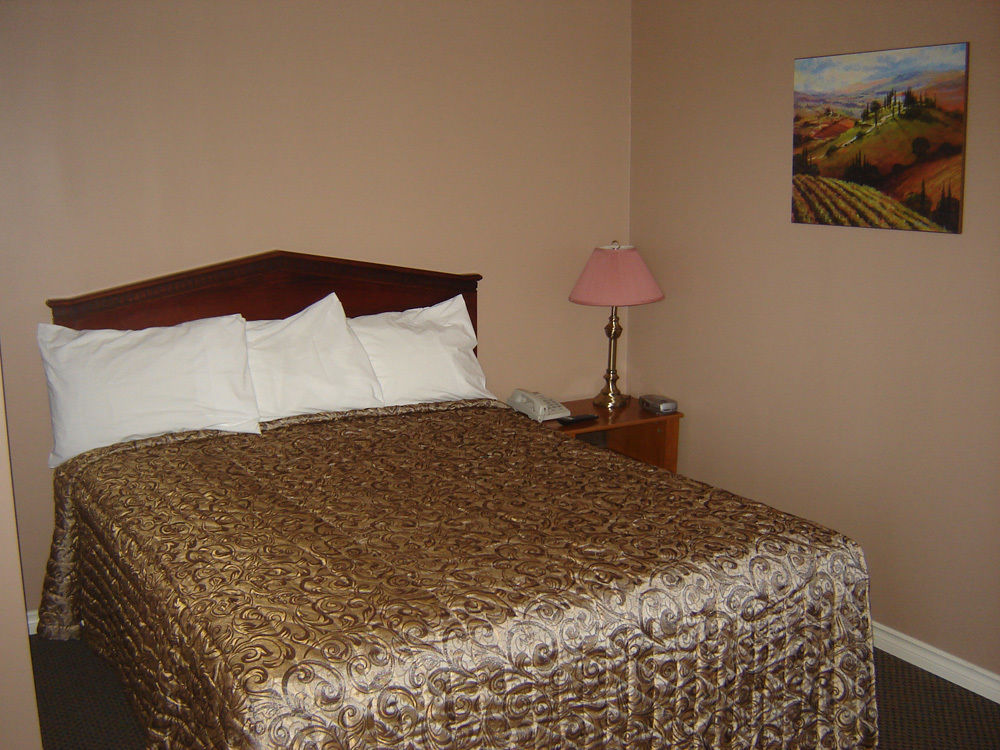 Lucien Motel — hotel in Oshawa