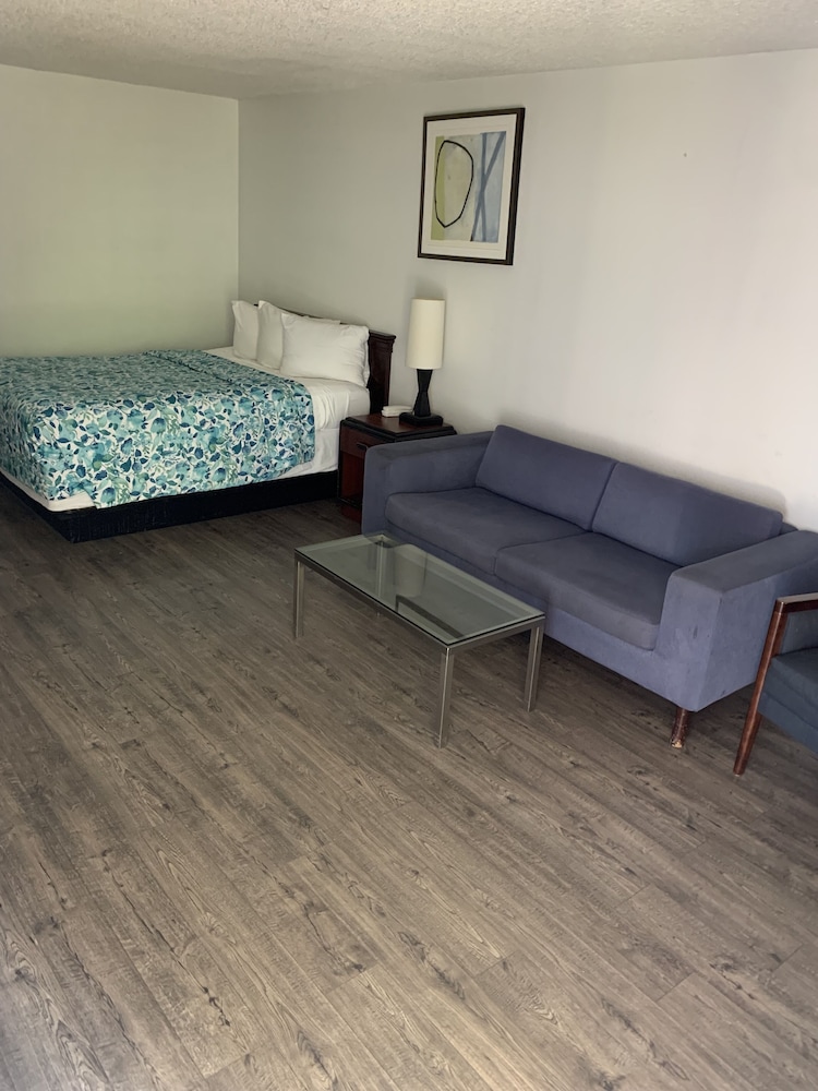 Smokey Point Motor Inn - photo 25