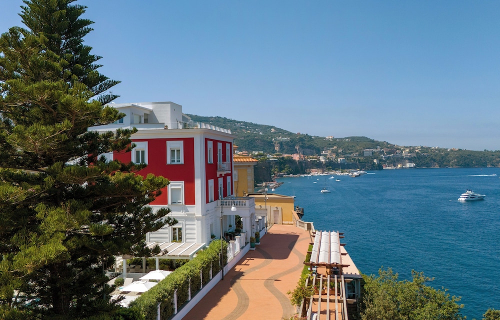 Hotel Villa Garden — 4-Star Luxury Hotel in Sant'agnello, Italy