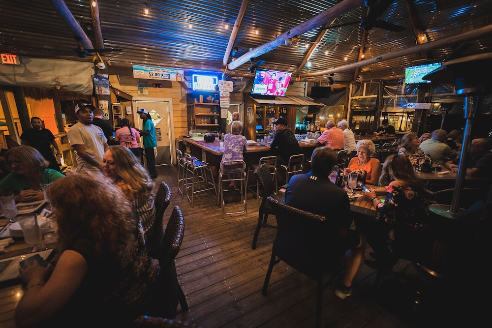 Dockside Inn & Resort - photo 39