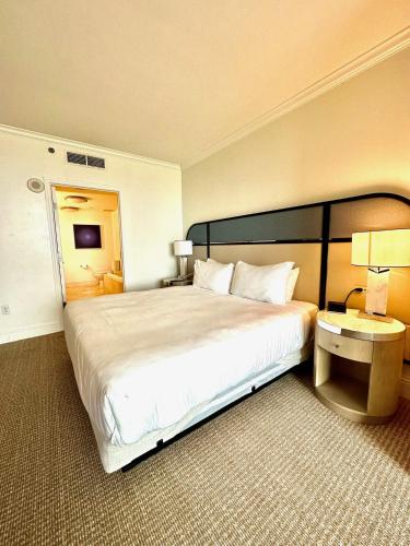 Fontainebleau Miami Beach Tresor - photo 32