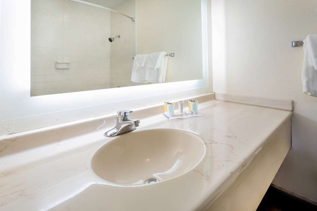 Super 8 By Wyndham Wooster - photo 26