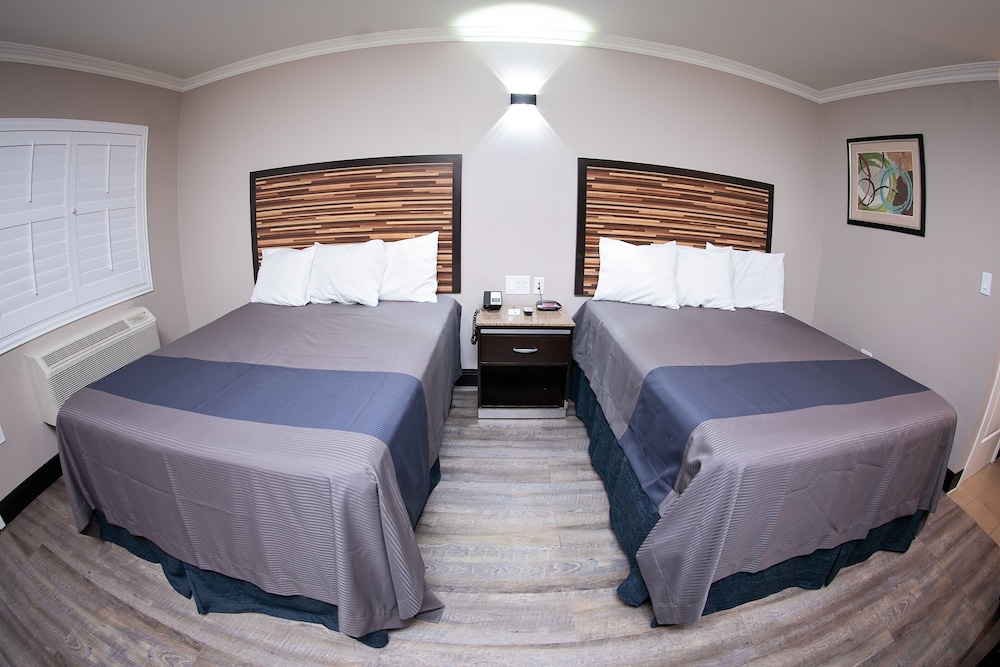 Diamond Bell Inn & Suites - photo 11