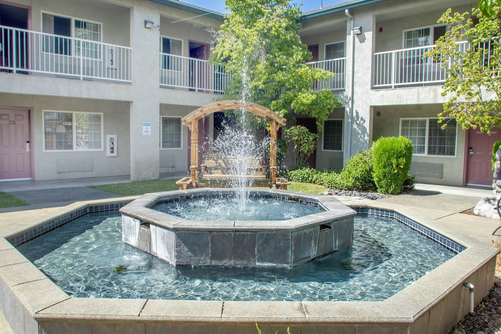 Creekside Inn & Suites - photo 39