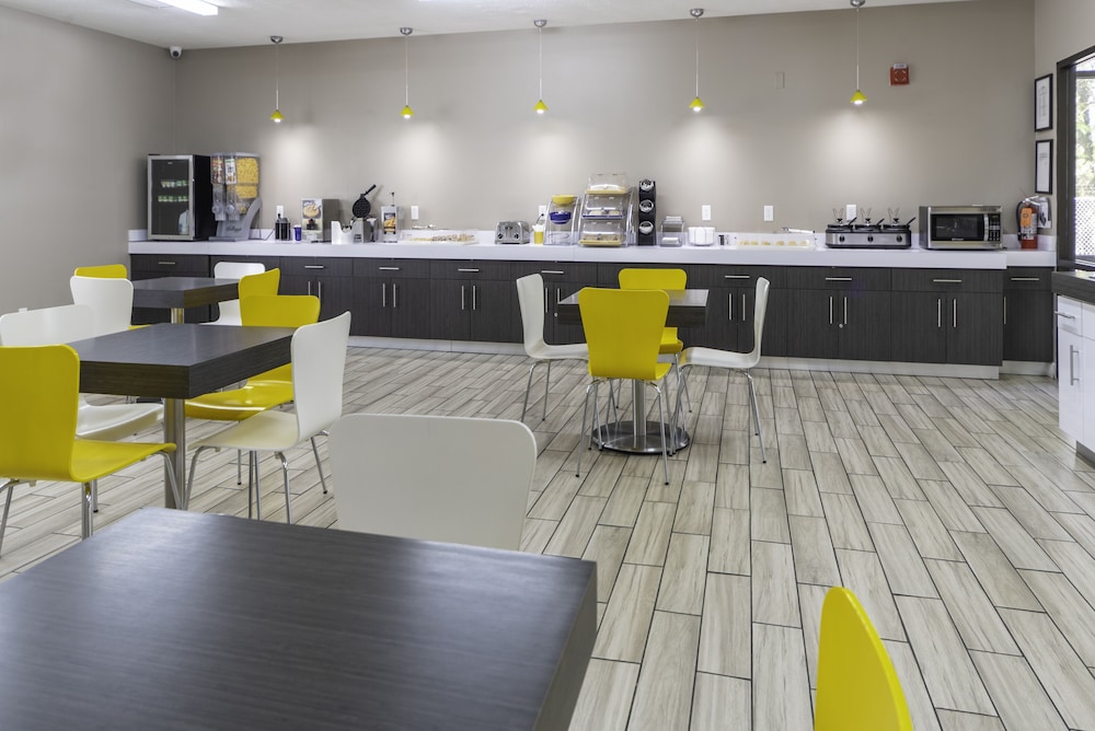 BridgePointe Inn & Suites - photo 16