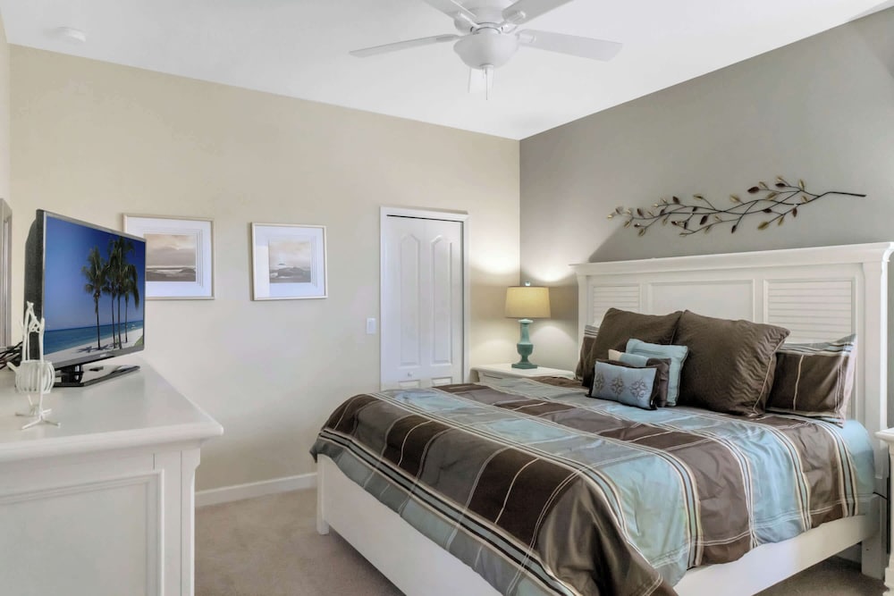 Moonlit Magic Resort Amenities — 4-Star Luxury Hotel in Davenport, United States