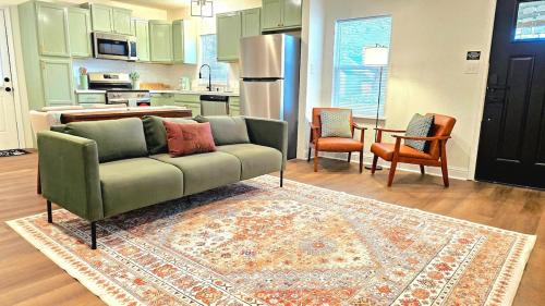 Charming & Stylish in Mid Town in Mobile, United States