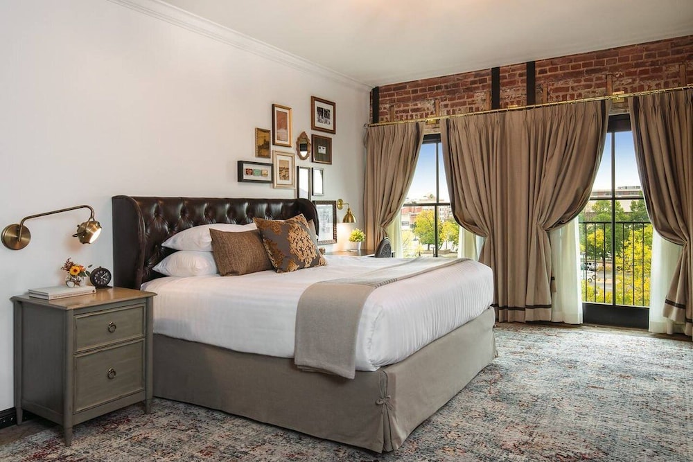 The Charmant Hotel - photo 9