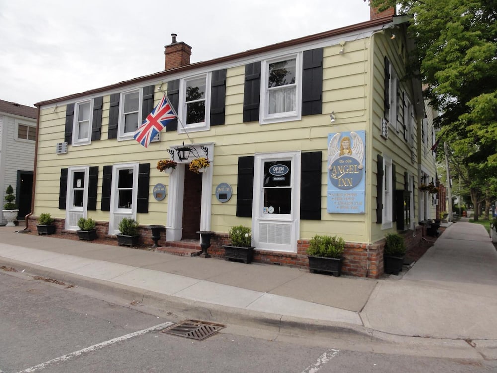 The Olde Angel Inn in Niagara Falls, Canada