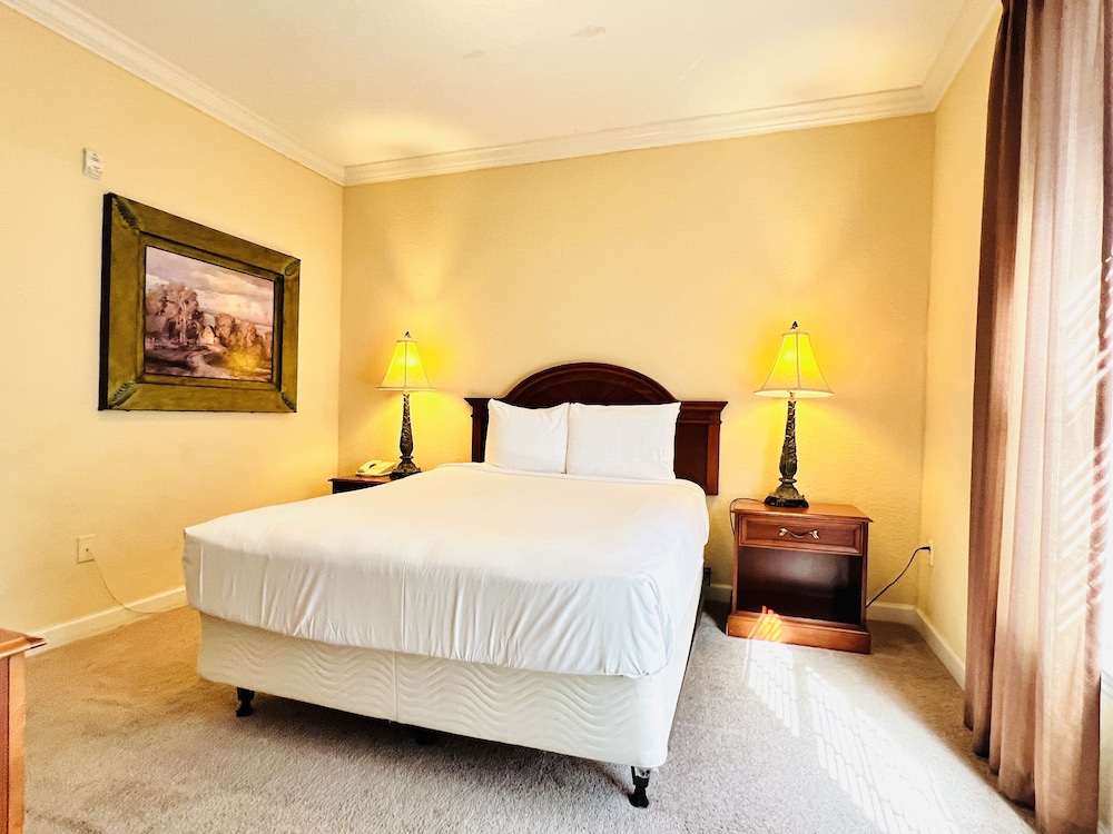 1361tt Unit 7401 Tuscana Resort 3 Bedroom Condo by RedAwning - photo 3