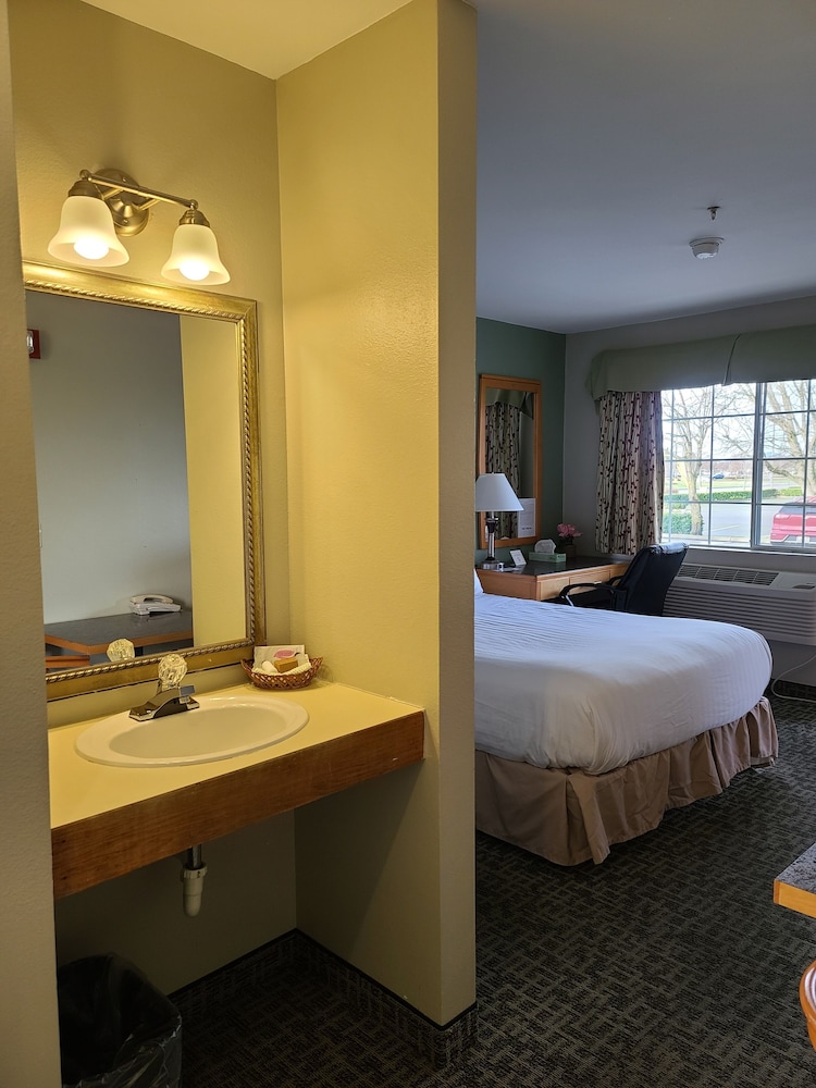 Tulip Inn - photo 6