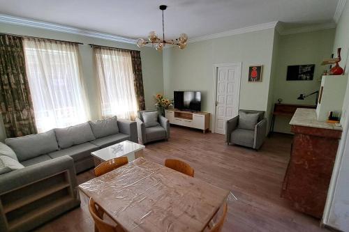 Flat 22