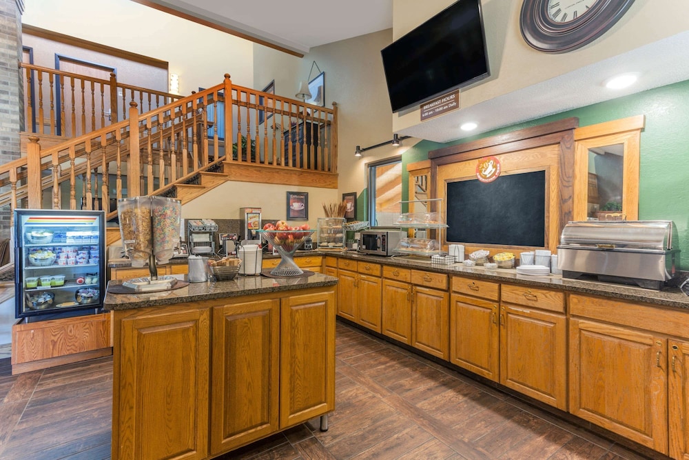 AmericInn by Wyndham White Bear Lake St. Paul - photo 2