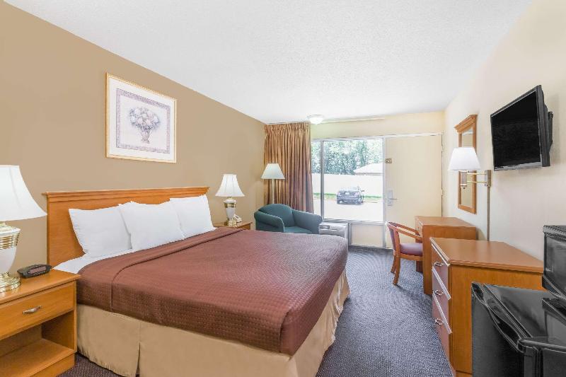Days Inn Christiansburg - photo 8