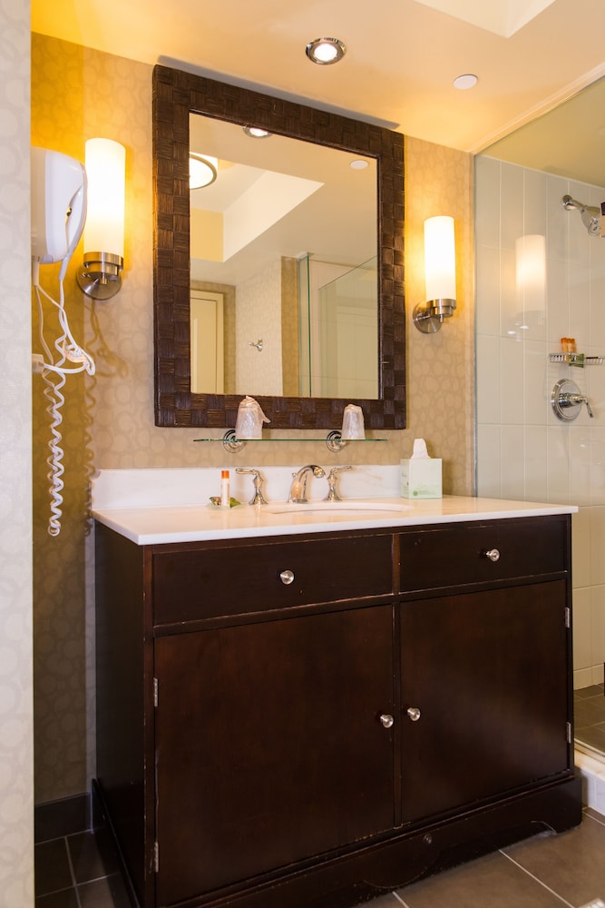 Isle Casino Hotel Bettendorf - photo 35
