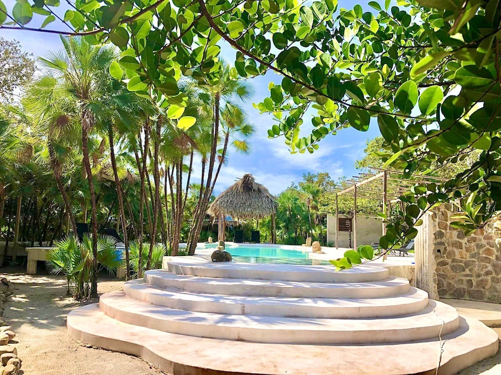 Kin Resort Lodge in Placencia, Belize