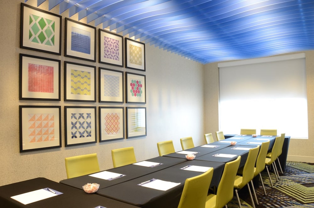 Holiday Inn Express & Suites Franklin Berry Farms by IHG - photo 53