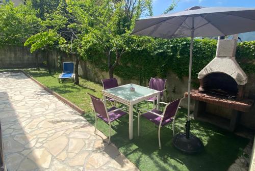 3 Pièces climatisé en rez de jardin avec piscine — 4-Star Luxury Hotel in Villeneuve-Loubet, France
