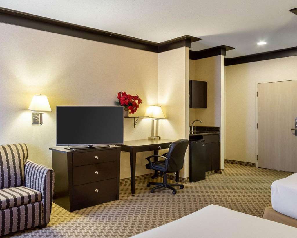 Quality Inn & Suites Oakwood Village Cleveland South - photo 24