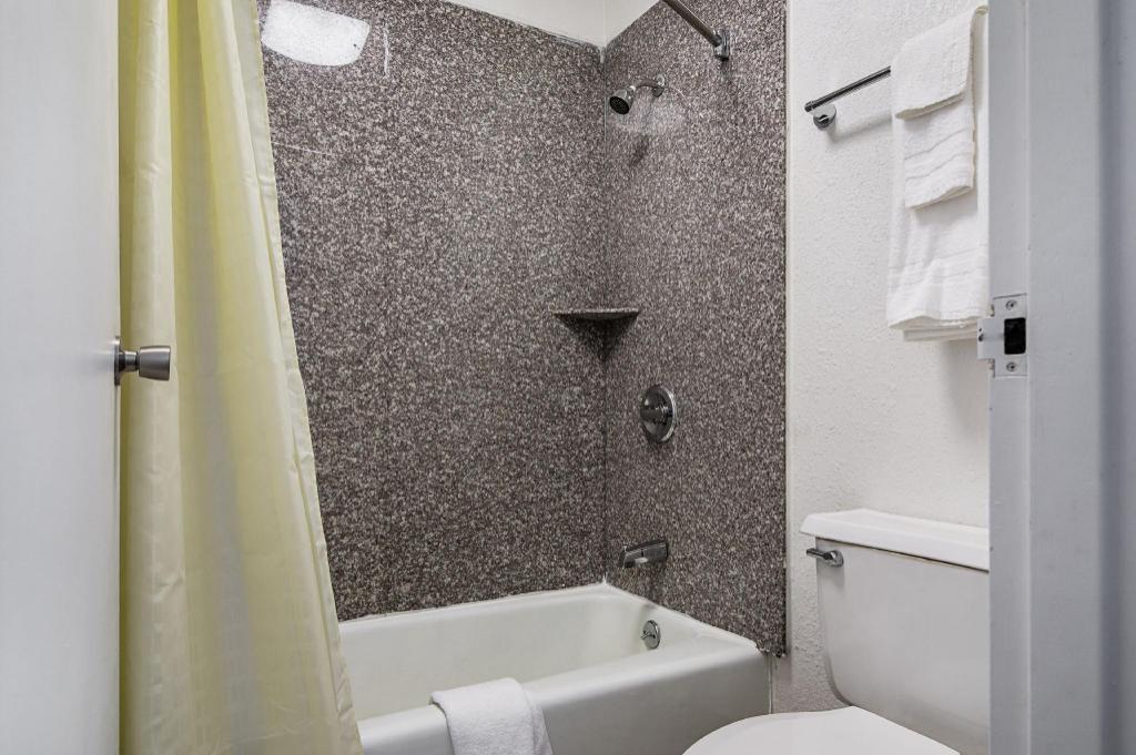 Rodeway Inn Asheboro - photo 20