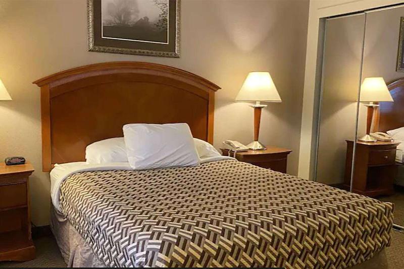 A Riverside Inn Travelodge by Wyndham - photo 48