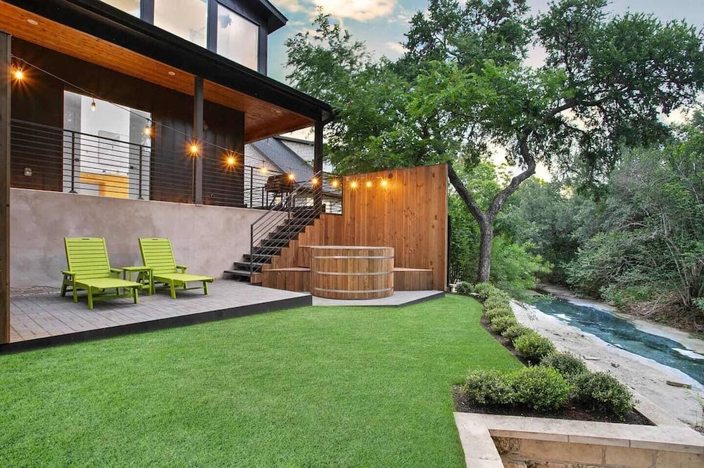 South Lamar Luxe Creekside Hot Tub