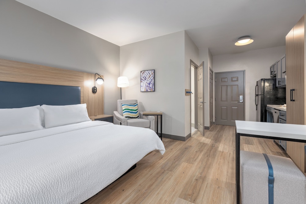 Candlewood Suites Houston by IHG - photo 17