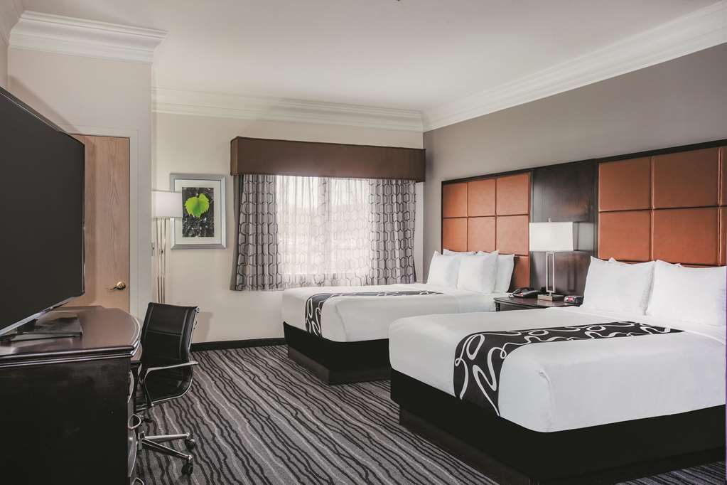 La Quinta Inn & Suites by Wyndham Dublin Pleasanton - photo 21