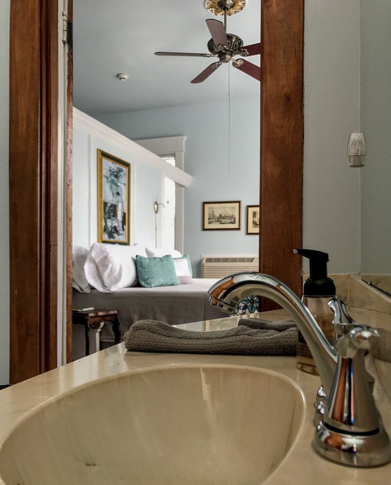 Edwardian Inn - photo 42