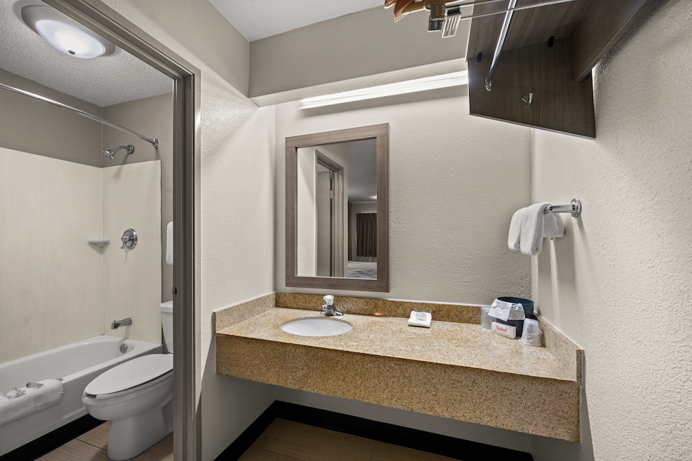 Red Roof Inn Detroit Royal Oak Madison Heights - photo 28