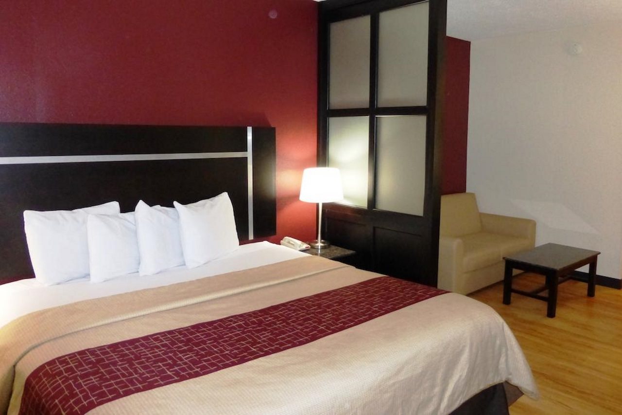 Red Roof Inn PLUS & Suites Chattanooga Downtown - photo 4