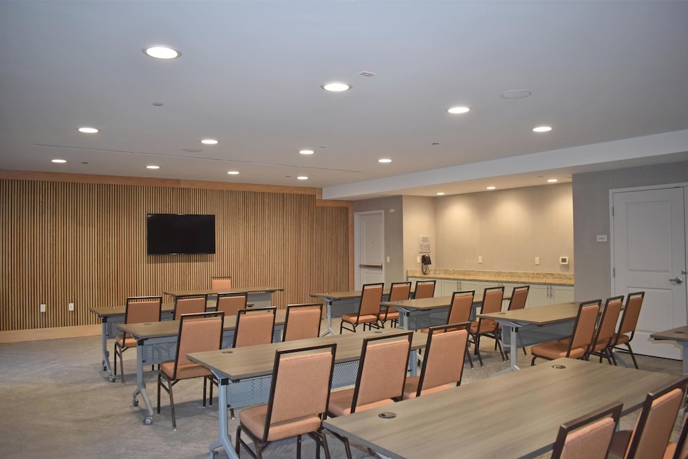 Hampton Inn & Suites Robbinsville - photo 43